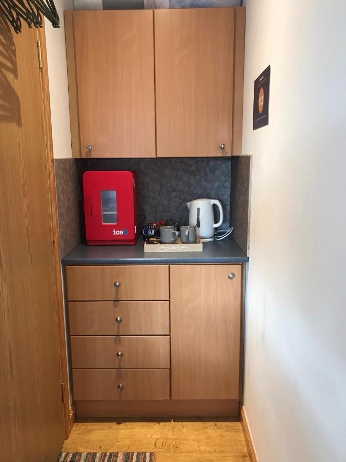 Exclusive Private Double Room, En-Suite Wet Room Private Entrance فورس المظهر الخارجي الصورة