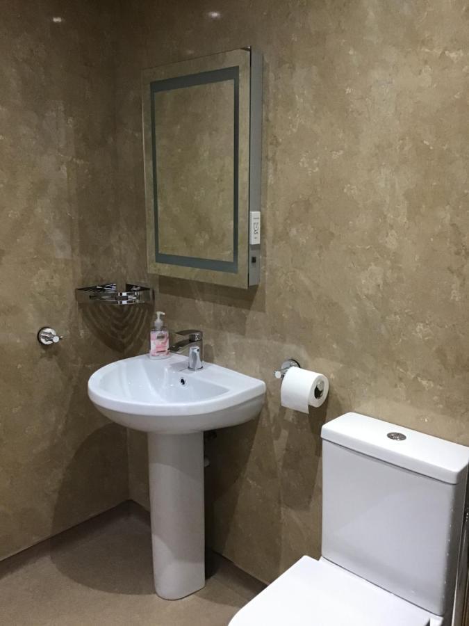 Exclusive Private Double Room, En-Suite Wet Room Private Entrance فورس المظهر الخارجي الصورة