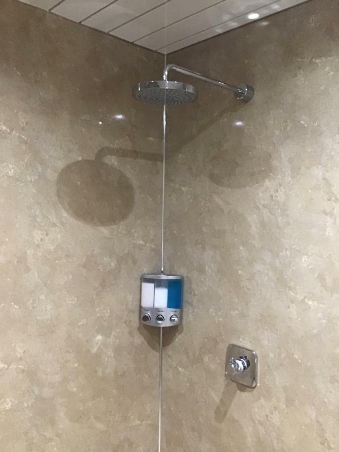 Exclusive Private Double Room, En-Suite Wet Room Private Entrance فورس المظهر الخارجي الصورة