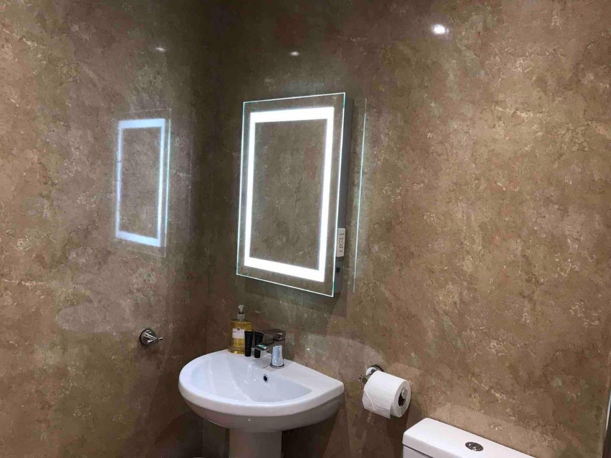 Exclusive Private Double Room, En-Suite Wet Room Private Entrance فورس المظهر الخارجي الصورة